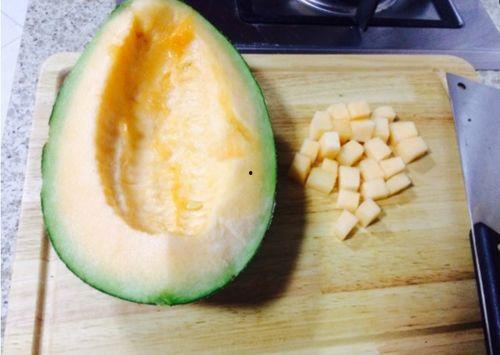 白金吃哈密瓜,探寻哈密瓜的甜蜜诱惑